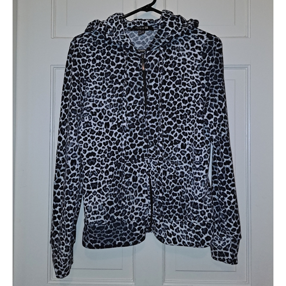 Forever 21 snow leopard black white gray hooded jacket coat size medium